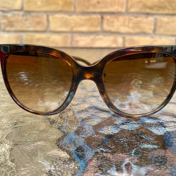 Ray Ban Aviator Sunglasses - Picture 2 of 10